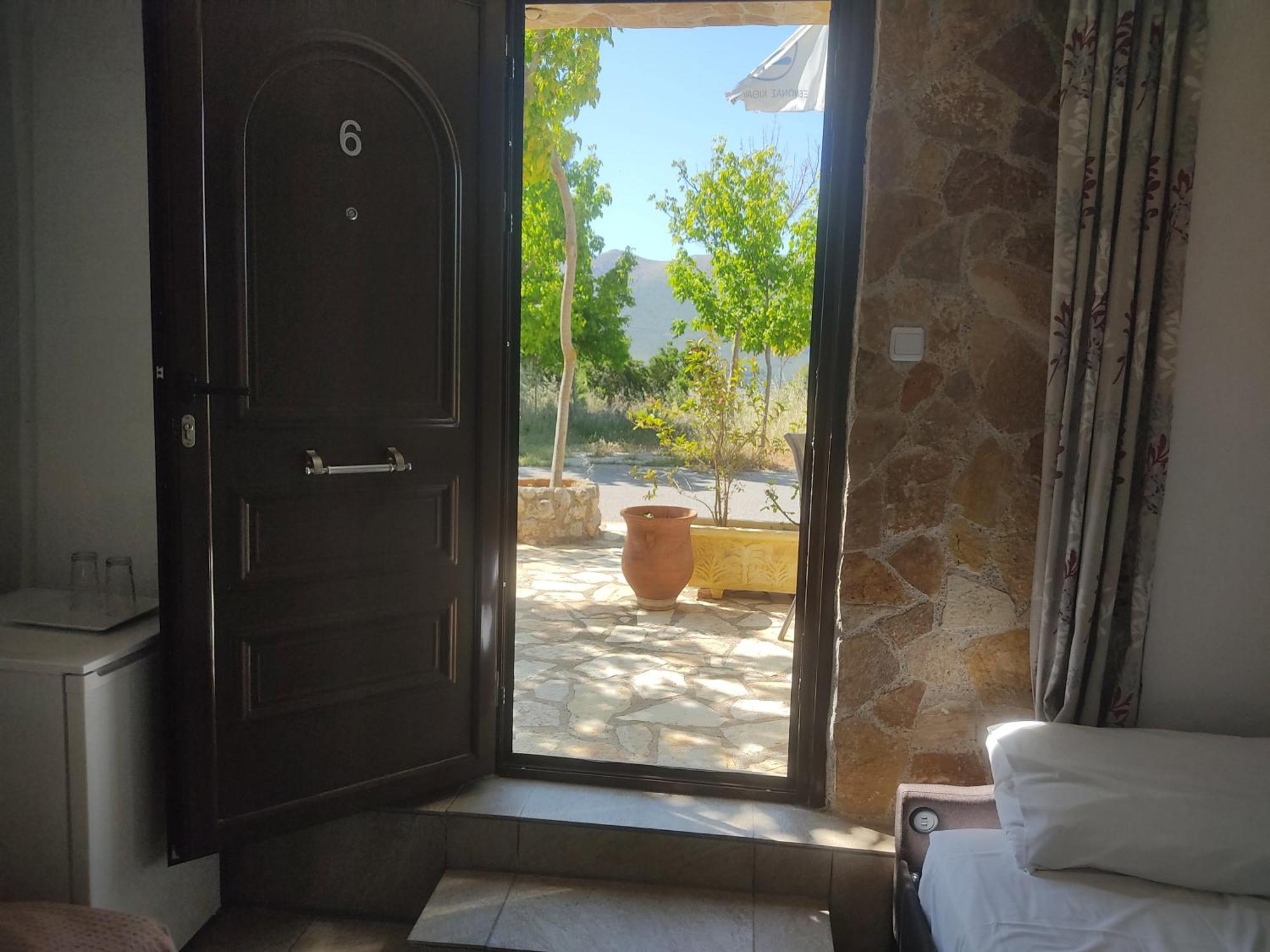 Xenonas Κithαiron Hotel Vília Екстериор снимка